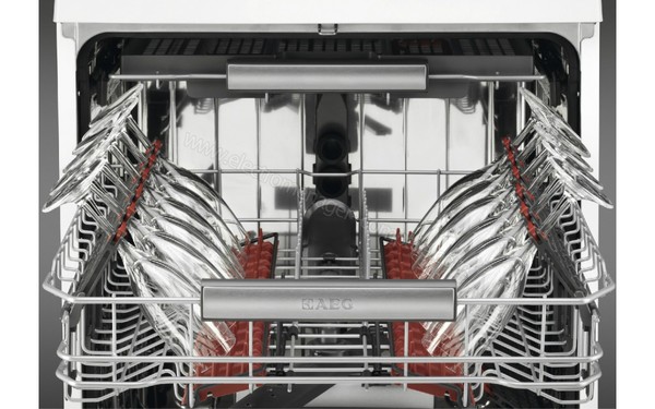 AEG F99705VI1P - Vue du panier sup&eacute;rieur (cr&eacute;dit : Darty)