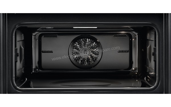AEG KME761000B - Vue de l'int&eacute;rieur vide
