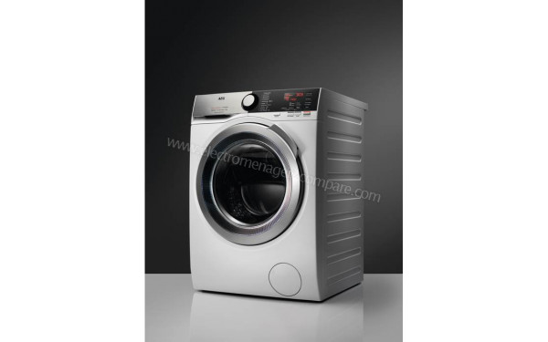 AEG L8FER942X - Vue 3/4 droite