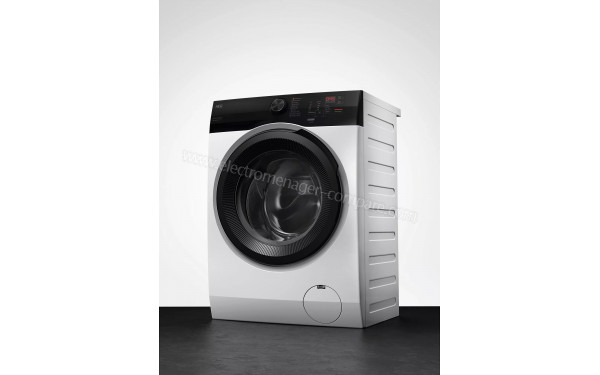AEG LFE6ED844B - Vue 3/4 droite