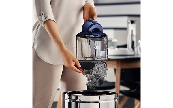 AEG LX8-2-DB32 - Vidage du bac