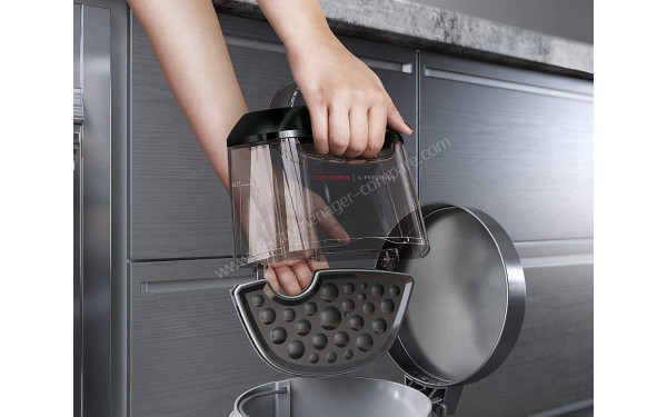 AEG LX9-3-OKO - Vidage du bac