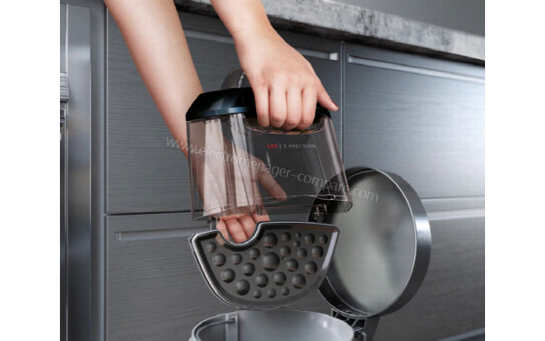 AEG LX9-3-STM - Vidage du bac