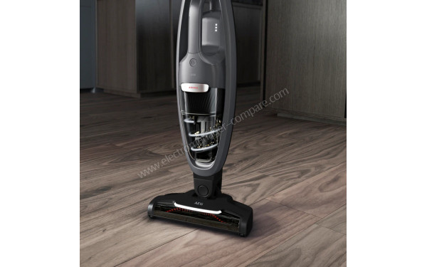 AEG QX8-2-ANIM - Vue du bac et de la brosse