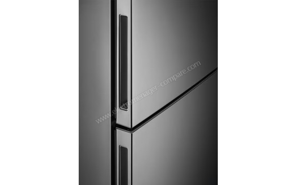 AEG RCB646E3MX - Zoom sur les poign&eacute;es int&eacute;gr&eacute;es