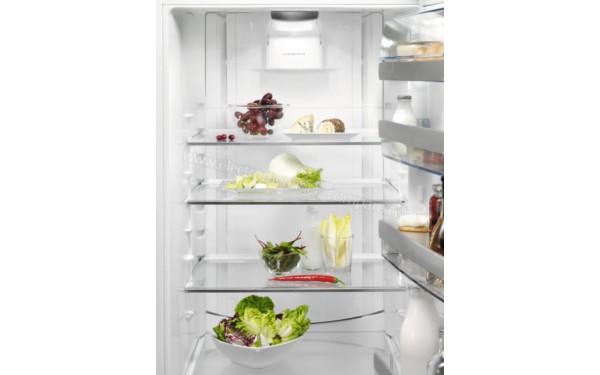 AEG RCB83724KX - Vue de l'int&eacute;rieur de la partie r&eacute;frig&eacute;rateur