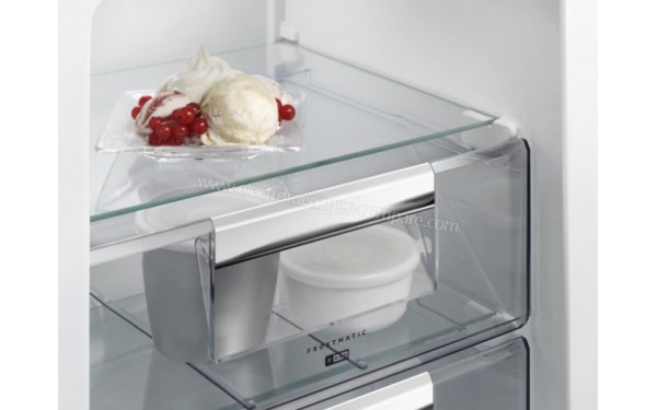 AEG RCB83724KX - Vue du bac zone s&egrave;che