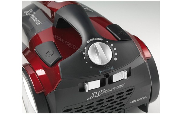 ARIETE Xforce - Vue 3/4 gauche arri&egrave;re, commandes