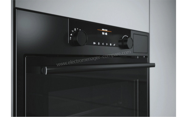 ASKO OCS8464A2 - Vue 3/4 gauche sur la poign&eacute;e et le bandeau de commandes