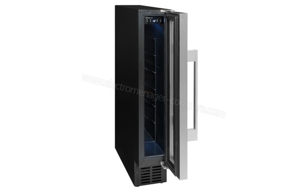 AVINTAGE AVU8X - Vue 3/4 gauche porte ouverte n&deg;1 (cr&eacute;dit : Boulanger)