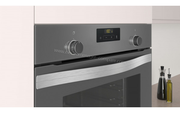 BALAY 3HA5748A2 - Vue 3/4 gauche sur la poign&eacute;e et le bandeau de commandes