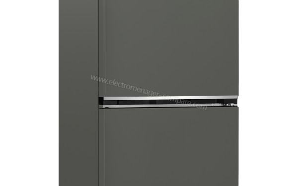 BEKO B1RCNE364G - Zoom sur les poign&eacute;es int&eacute;gr&eacute;es