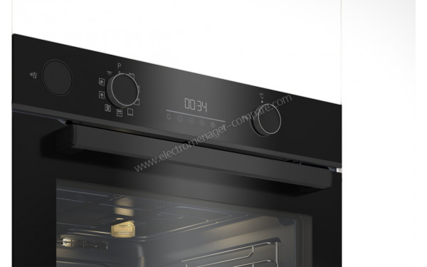 BEKO BBIS13300DXPSE-1 - Vue 3/4 gauche sur la poign&eacute;e et le bandeau de commandes