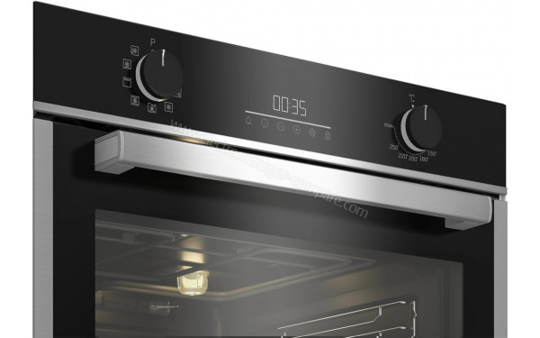 BEKO BCBIM16300XDE - Vue de l'int&eacute;rieur (cr&eacute;dit : Boulanger)