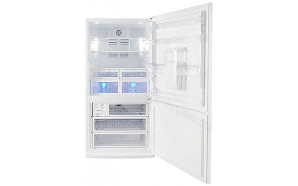 BEKO CNE60520D - Vue de l'int&eacute;rieur 2  (cr&eacute;dit : Darty)