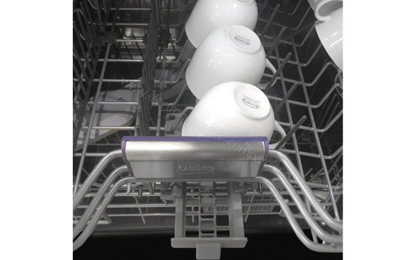 BEKO DENBO44GDOS - Vue du support rabattable (cr&eacute;dit : Boulanger)