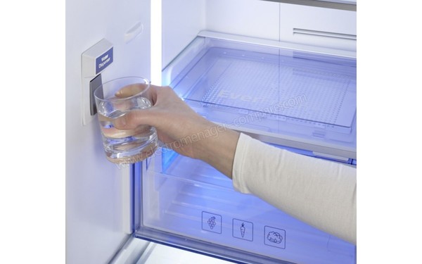 BEKO GN1416220CX - Distributeur d'eau (cr&eacute;dit : Boulanger)