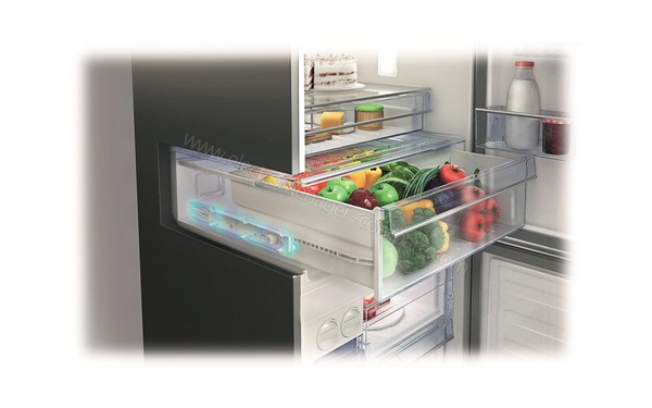 BEKO RCNT375E20P - Bac &agrave; l&eacute;gumes sur rails (cr&eacute;dit : Boulanger)