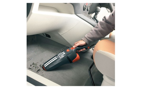 BLACK & DECKER AV1205 Dustbuster Auto 12V - Mise en situation