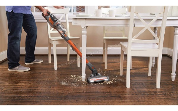 BLACK & DECKER BHFEV182C - Mise en situation aspirateur balai