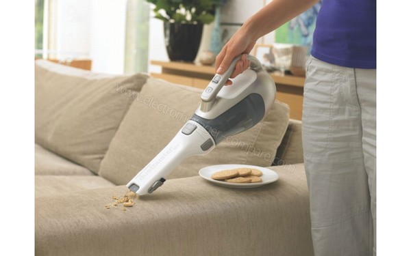 BLACK & DECKER DV1210N Dustbuster 12V - Suceur plat en utilisation  (cr&eacute;dit : Boulanger)
