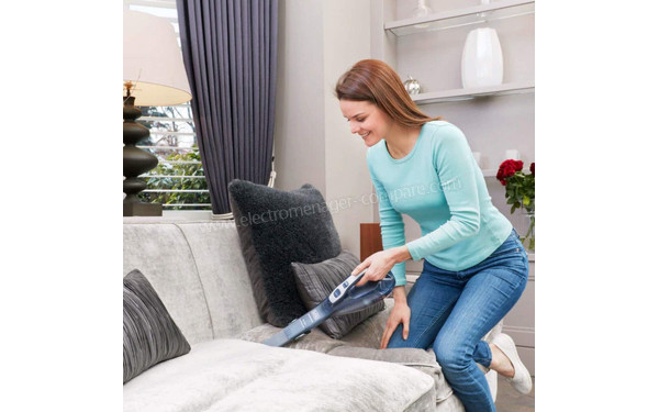 BLACK & DECKER DVA315JF-QW - Mise en situation