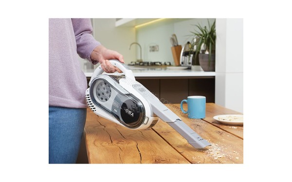 BLACK & DECKER HVFE2150L Balai 21.6V ORA Blanc - Vue 3/4 gauche en mode &agrave; main avec prolongateur