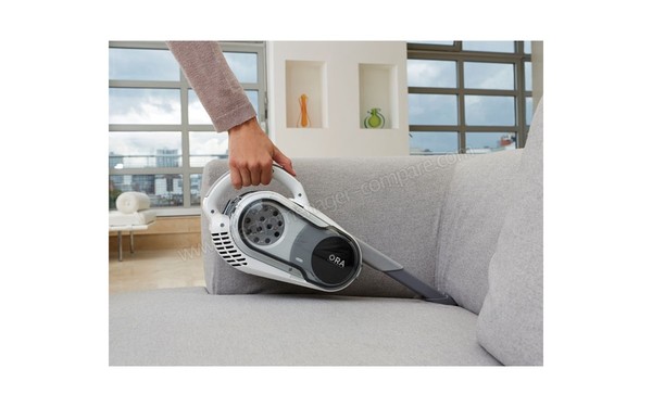 BLACK & DECKER HVFE2150L Balai 21.6V ORA Blanc - Vue de profil en mode &agrave; main