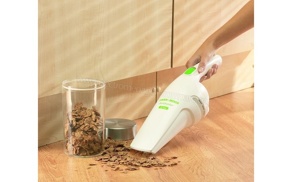 BLACK & DECKER NV2400N Dustbuster 2.4V - En utilisation sur parquet