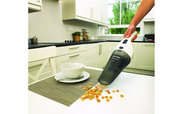 BLACK & DECKER NV4820N Dustbuster 4.8V - Suceur plat en utilisation