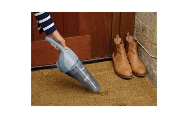 BLACK & DECKER NVB215WAN Dustbuster - En utilisation sur tapis
