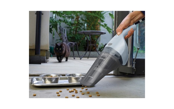 BLACK & DECKER NVB215WAN Dustbuster - En utilisation sur moquette