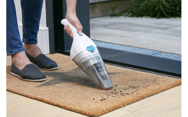 BLACK & DECKER NVC115JL Dustbuster blanc - Mise en situation