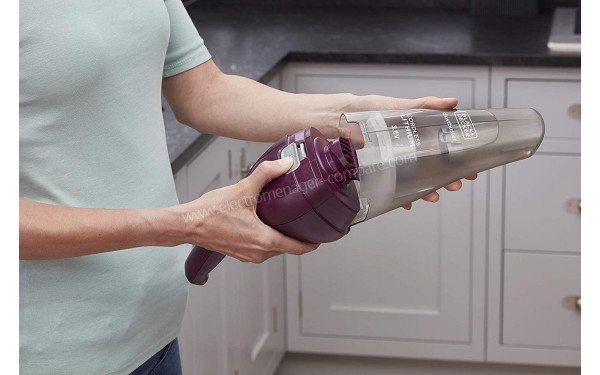 BLACK & DECKER NVC115W Dustbuster bordeaux - Mise en situation