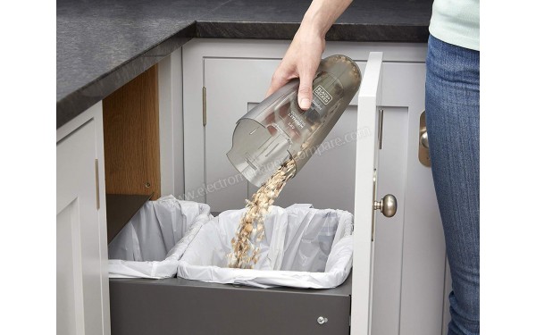 BLACK & DECKER NVC115W Dustbuster bordeaux - Mise en situation