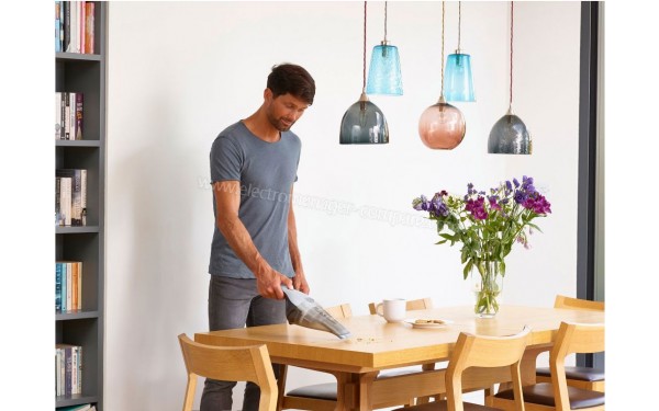 BLACK & DECKER NVC215W Dustbuster - Mise en situation