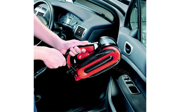 BLACK & DECKER PAV1205 Dustbuster Auto 12V - Enroulement du c&acirc;ble