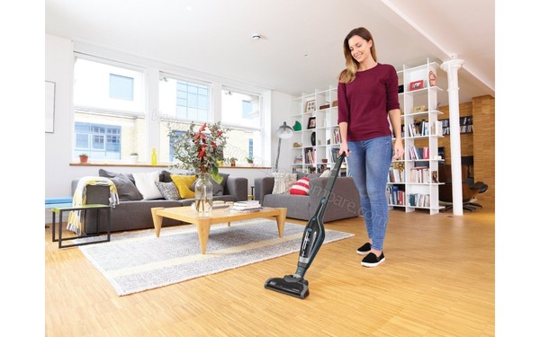 BLACK & DECKER SVA420B - En mode balai sur parquet