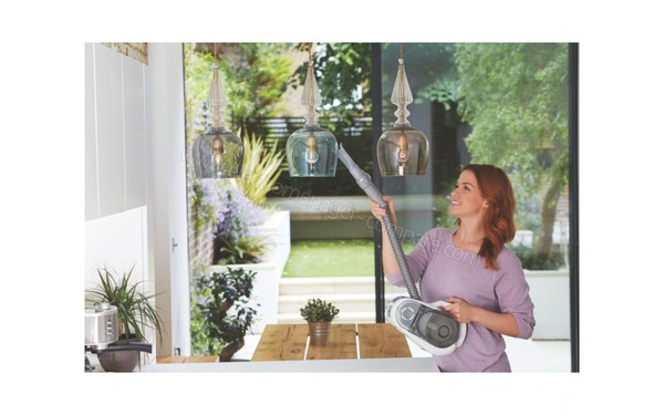 BLACK & DECKER SVFV3250L Balai 32.4V ORA Blanc - Prolongateur et brosse r&eacute;tractable  (cr&eacute;dit : Boulanger)