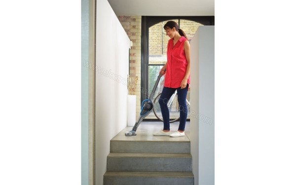 BLACK & DECKER SVJ520BFS - Utilisation en mode balai (cr&eacute;dit : Boulanger)