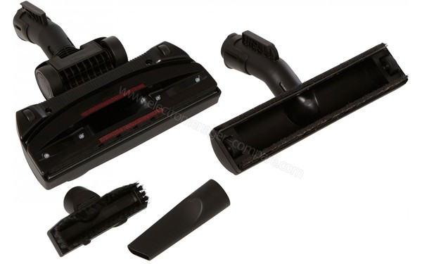 BOSCH BGL8330 - Brosses et cuseur vue du dessous (cr&eacute;dit : Boulanger)