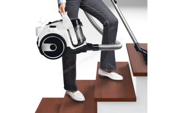 BOSCH BGS05A322 - Vue de la poign&eacute;e de transport (cr&eacute;dit : Boulanger)