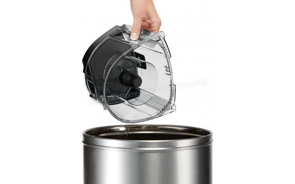 BOSCH BGS1K330 - Vue du vidage du bac