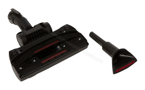 BOSCH BGS2230 - Brosse et suceur vue de dessous (cr&eacute;dit : Boulanger)