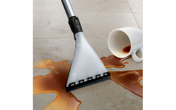 BOSCH BWD421PET - Vue du large suceur d'aspersion en mode aspiration de liquides