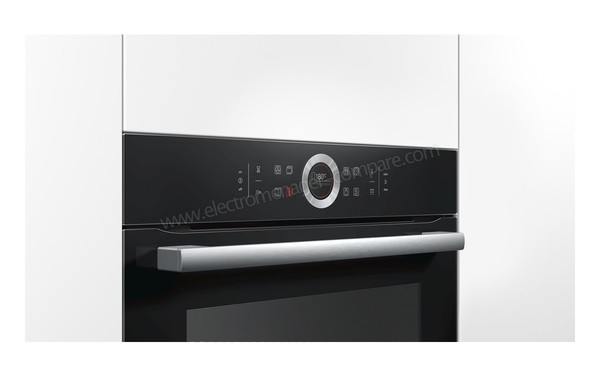 BOSCH HBG6750B1F - Vue 3/4 droite, poign&eacute;e et bandeau de commandes