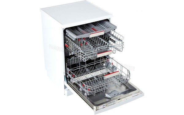 BOSCH SMS69N82EU - Vue de l'int&eacute;rieur vide 2 (cr&eacute;dit : Boulanger)