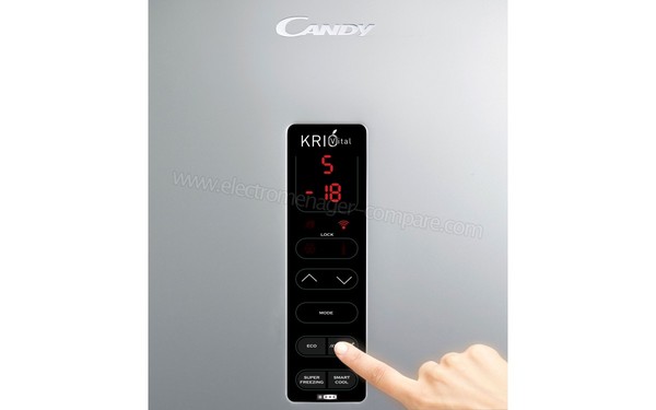 CANDY CF18SWIFI/1 - Panneau de contr&ocirc;le en fa&ccedil;ade (cr&eacute;dit : Boulanger)