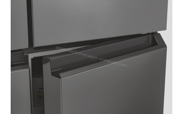 CANDY CFQQ5T817EWPS - Zoom sur les poign&eacute;es int&eacute;gr&eacute;es