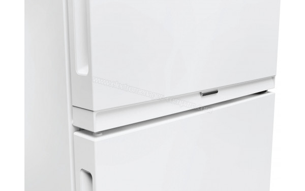 CANDY CNCQ2T518DW - Zoom sur les poign&eacute;es int&eacute;gr&eacute;es